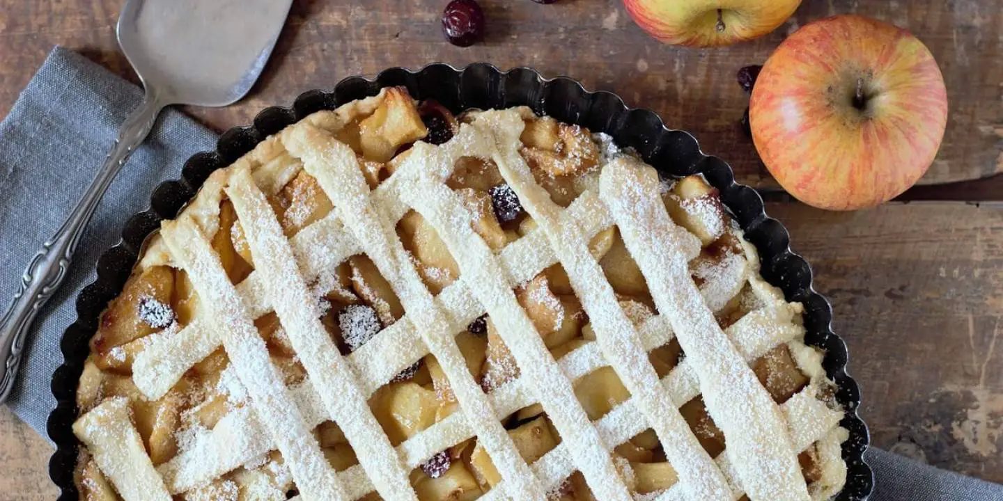 Recept za najjednostavniji i pahuljasti kolač od jabuka