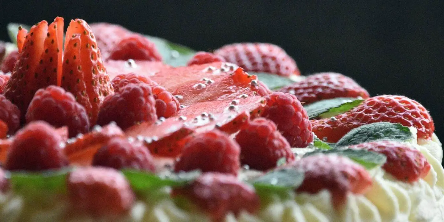 Ovaj kolač od jagoda je jedan od najjednostavnijih i najukusnijih kolača koje ćete ikada napraviti