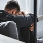 Napad panike: Simptomi, uzroci i načini suočavanja